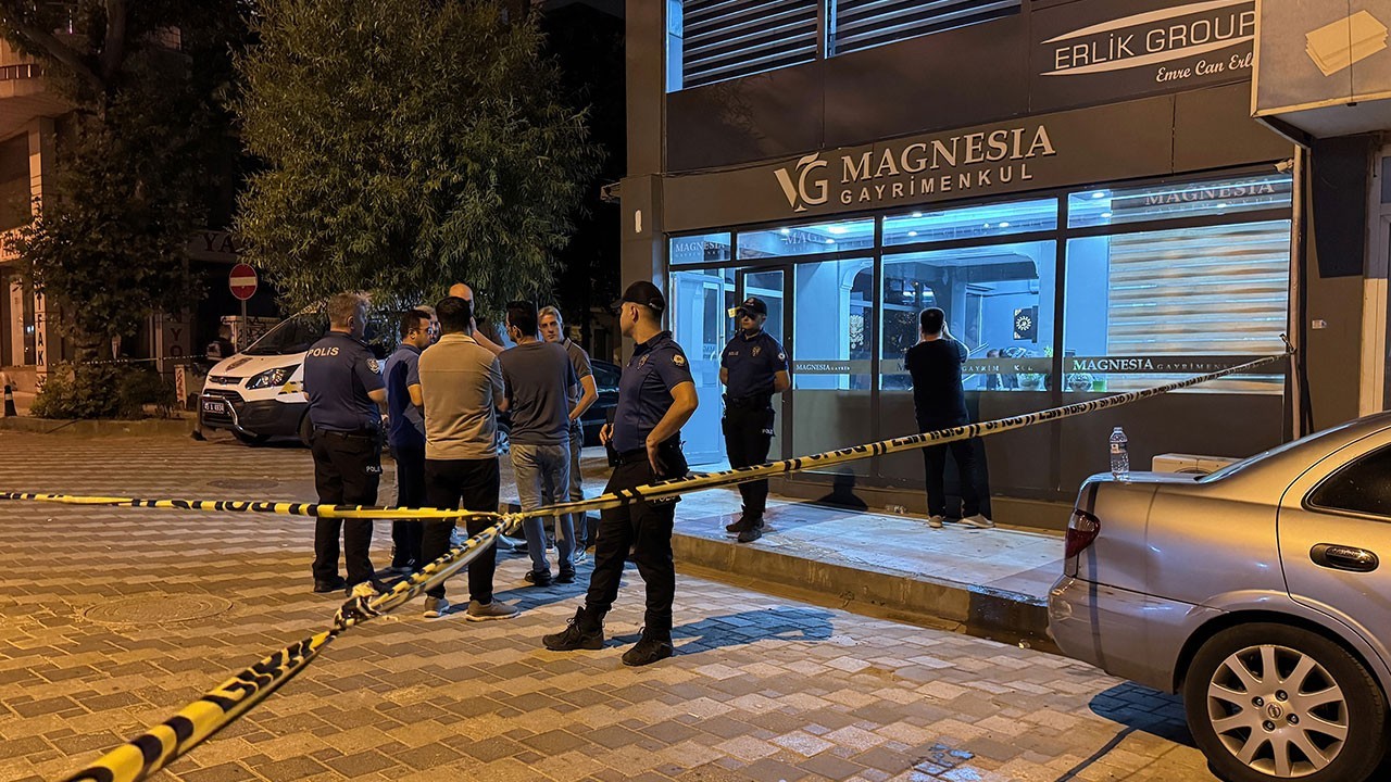 Manisa'da Emlak Ofisinde Silahlı Çatışma: Bir Kişi Hayatını Kaybetti, Üç Kişi Yaralandı